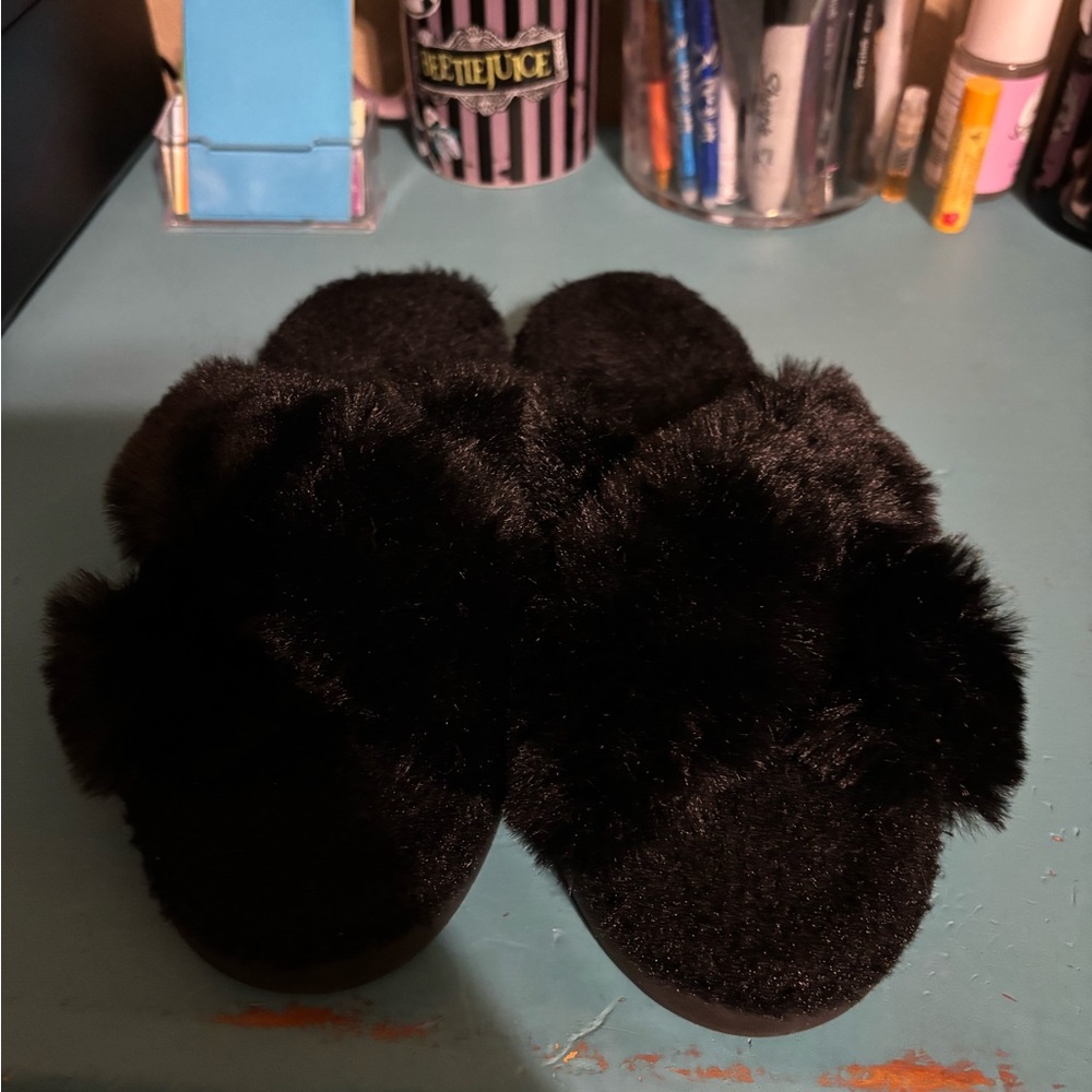 Dena Lives Slippers
